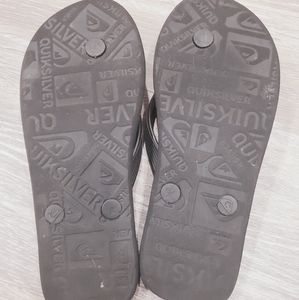 Quicksilver boys size 2/3 flip-flops